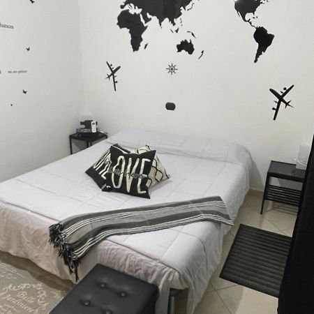 Camere Aeroporto Cagliari Elmas 外观 照片
