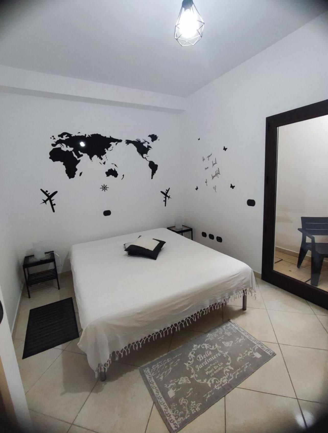 Camere Aeroporto Cagliari Elmas 外观 照片